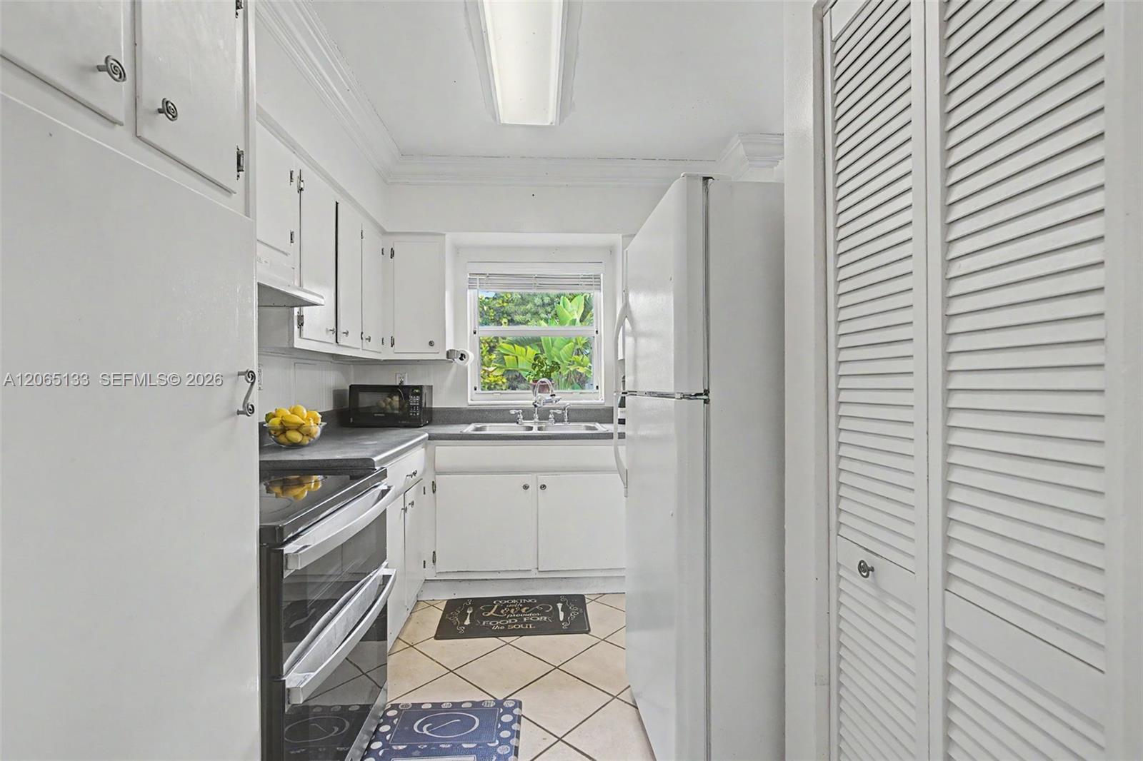 9770 Cutler Ridge Dr, Cutler Bay FL 33157 photo 4