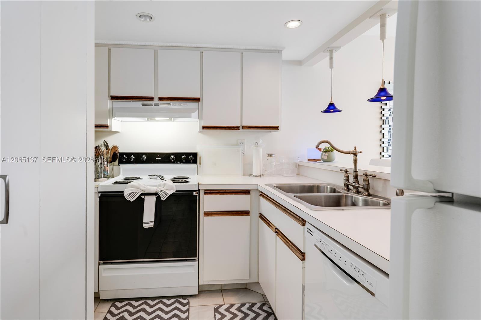 540 Brickell Key Dr # 1422, Miami FL 33131 photo 5