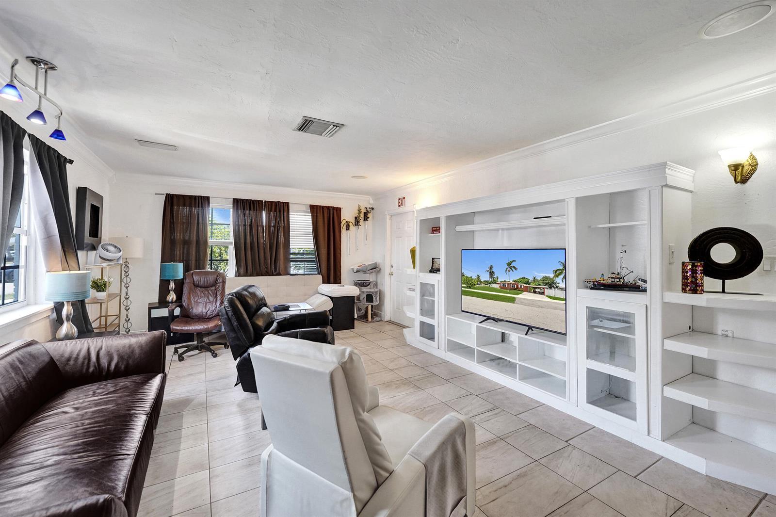 1302 S 23RD Avenue, Hollywood FL 33020 photo 4