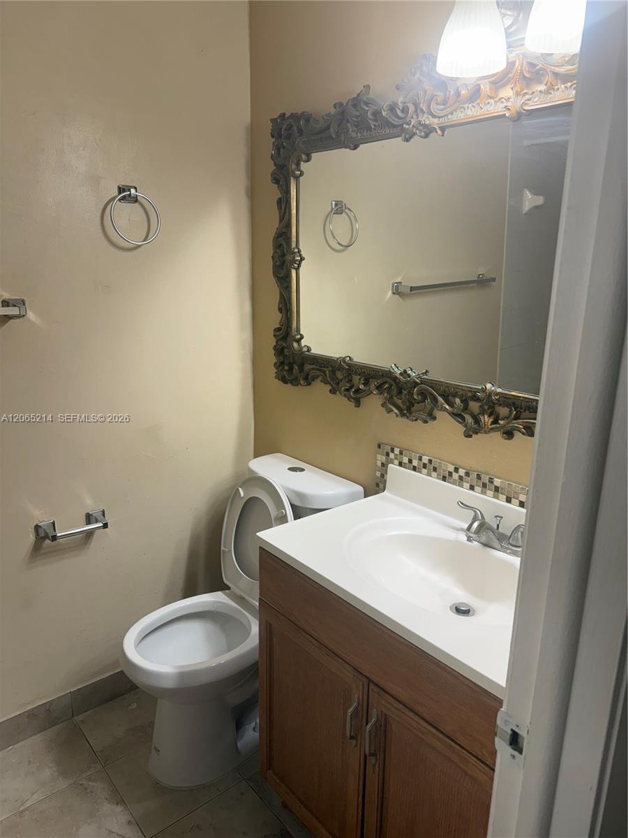 722 NW 125th Ct # B, Miami FL 33182 photo 3