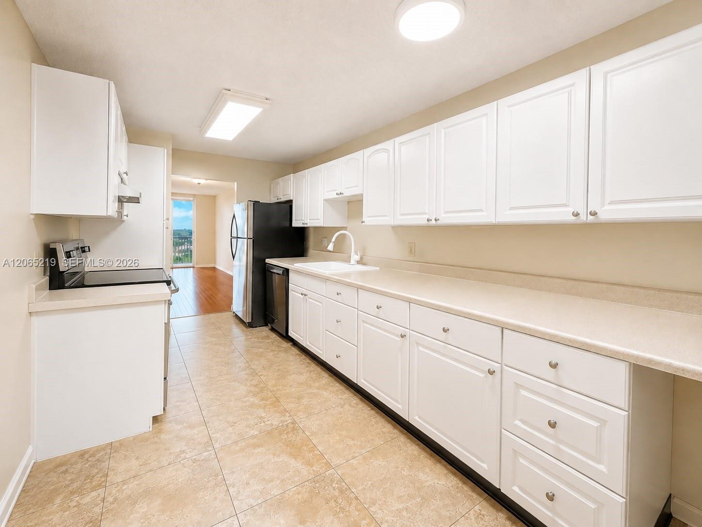 250 Jacaranda Dr # 805, Plantation FL 33324 photo 2