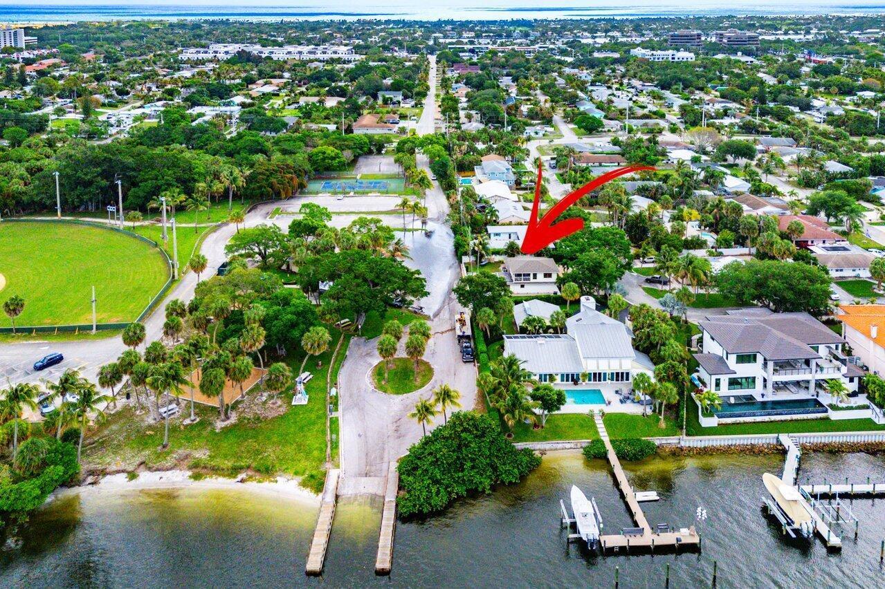 2101 N Palm Circle, North Palm Beach FL 33408