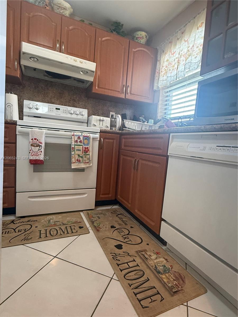 9001 Sunrise Lakes Blvd # 201, Sunrise FL 33322 photo 3