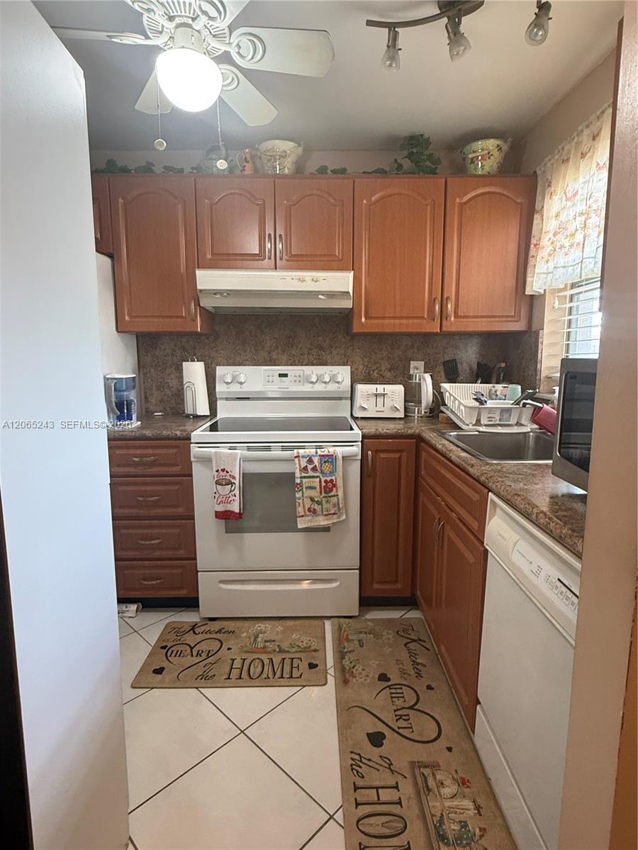 9001 Sunrise Lakes Blvd # 201, Sunrise FL 33322