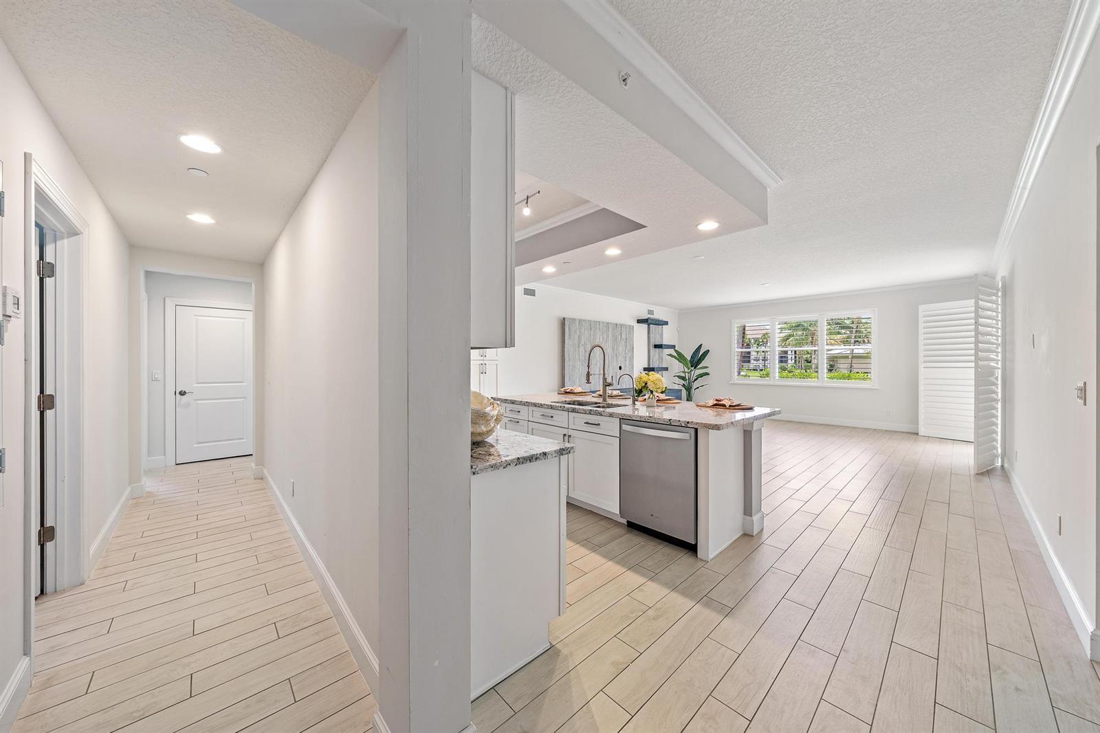 411 Bay Colony Drive N, Juno Beach FL 33408 photo 2