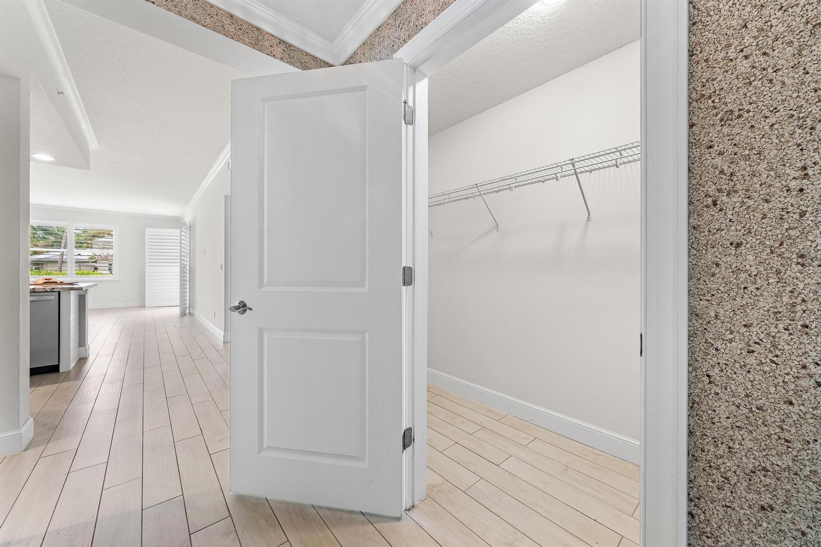 411 Bay Colony Drive N, Juno Beach FL 33408 photo 4