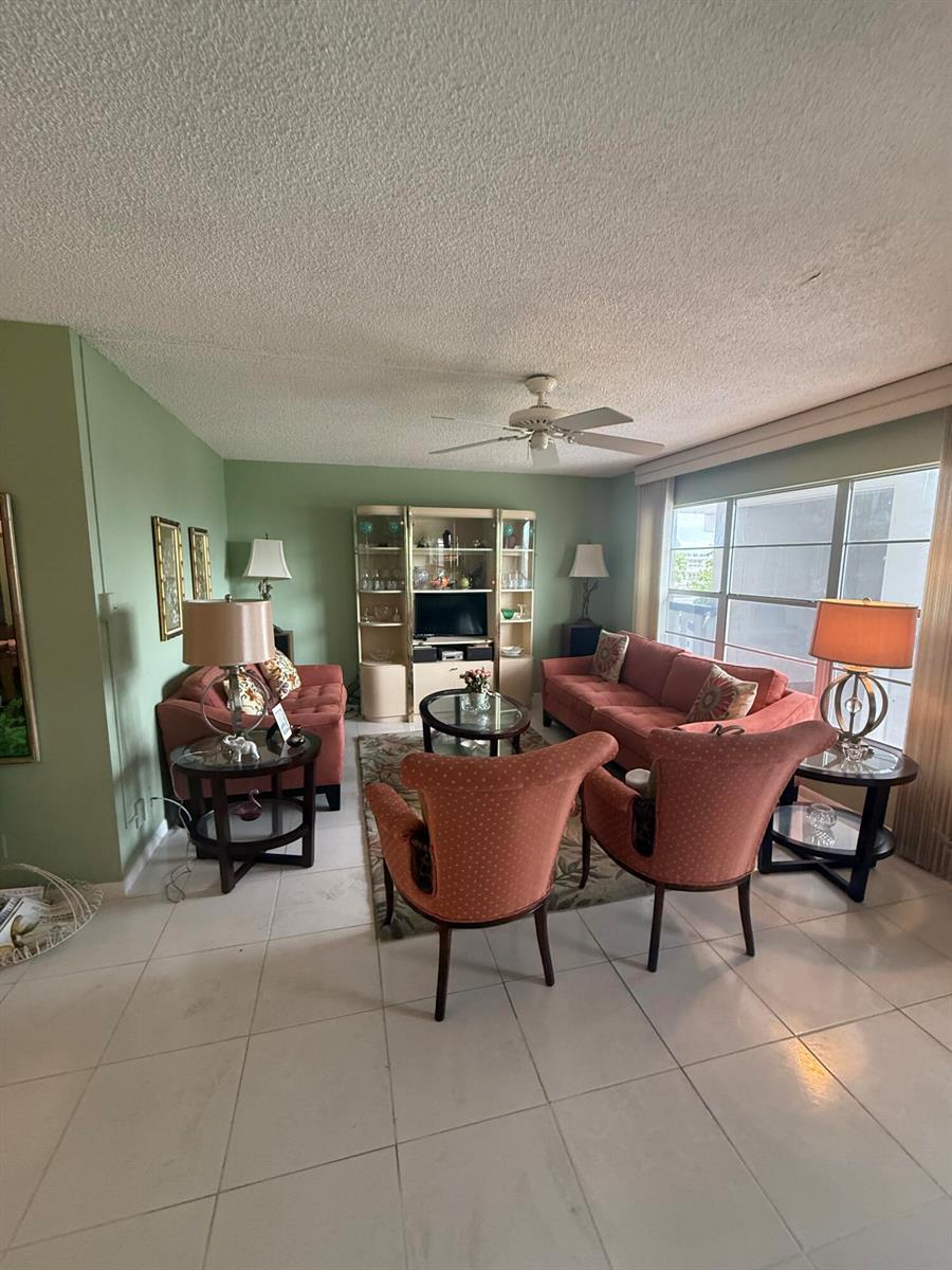 407 GREENBRIER A, West Palm Beach FL 33417 photo 4