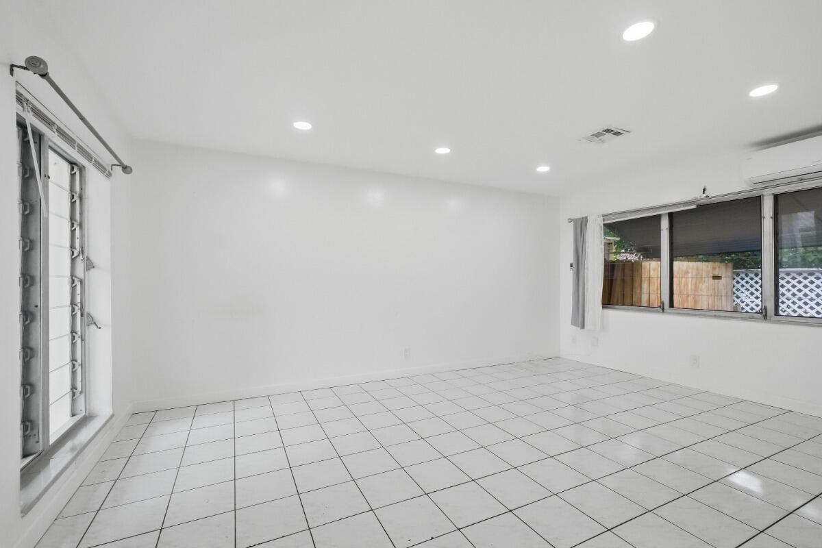 1201 N VICTORIA PARK Road # 1203, Fort Lauderdale FL 33304 photo 2