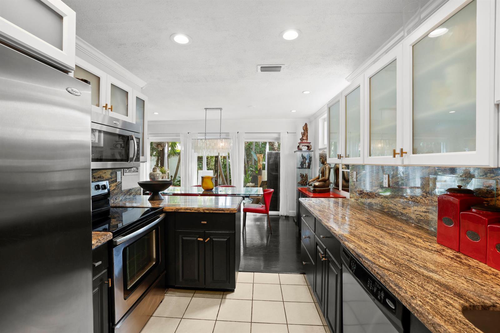 7 Middlesex Drive, Wilton Manors FL 33305 photo 2