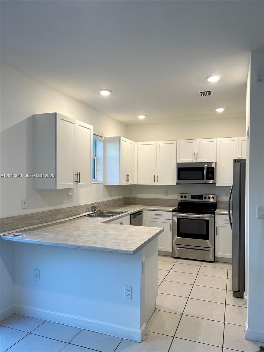 1211 SE 27th Ter, Homestead FL 33035 photo 3