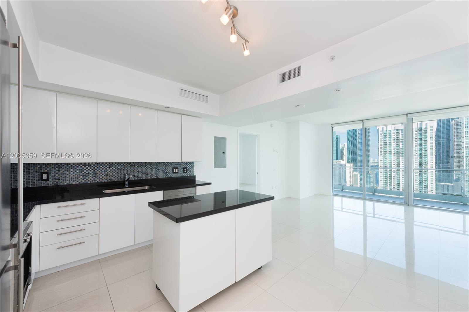 92 SW 3rd Street # 2812, Miami FL 33130 photo 2