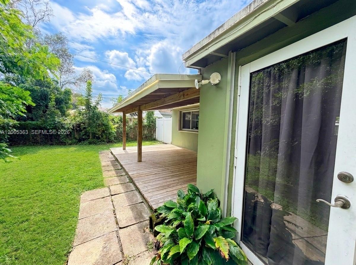 6831 Farragut St, Hollywood FL 33024 photo 3