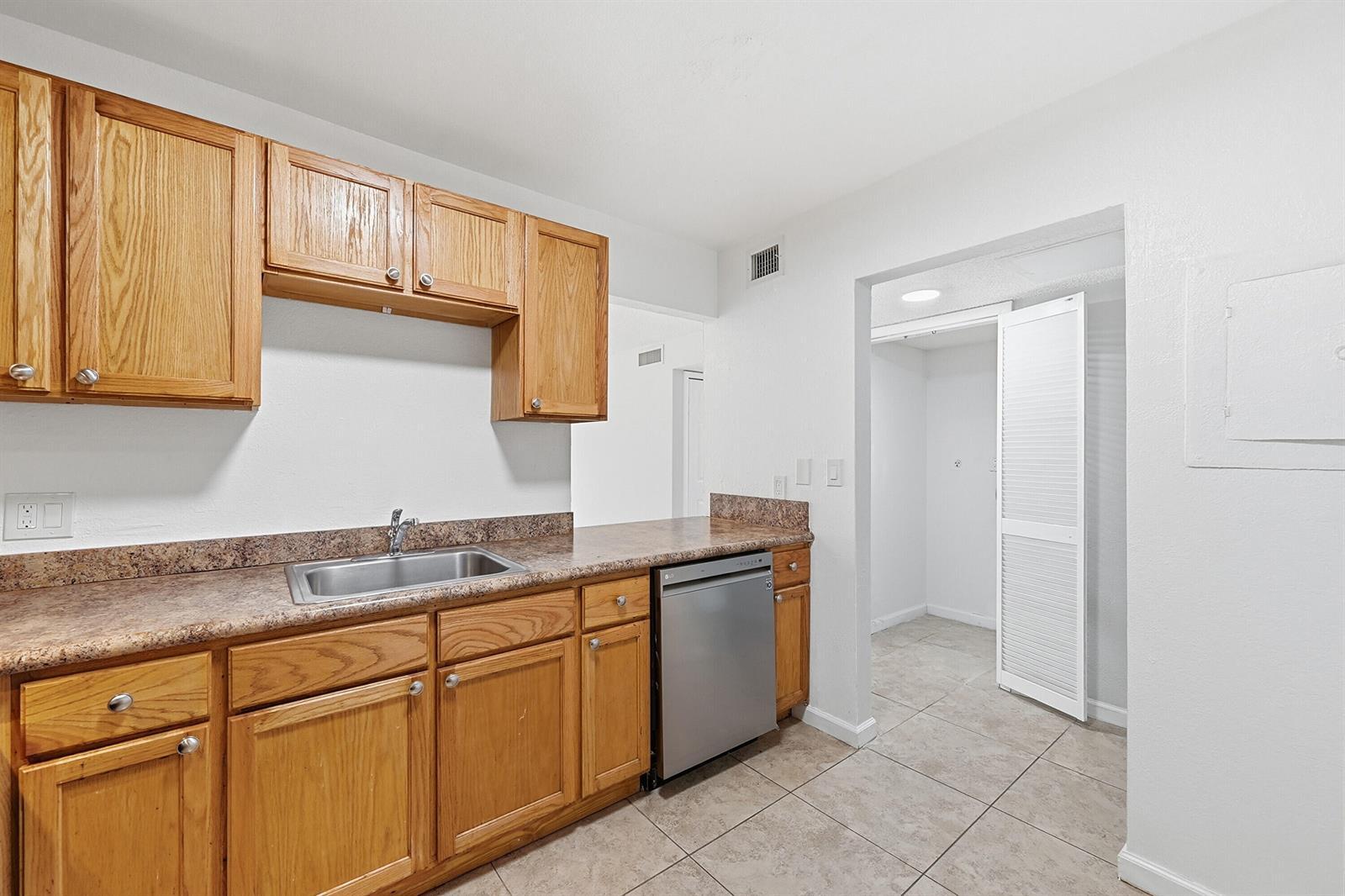 7541 NW 16th Street # 1211, Plantation FL 33313 photo 4