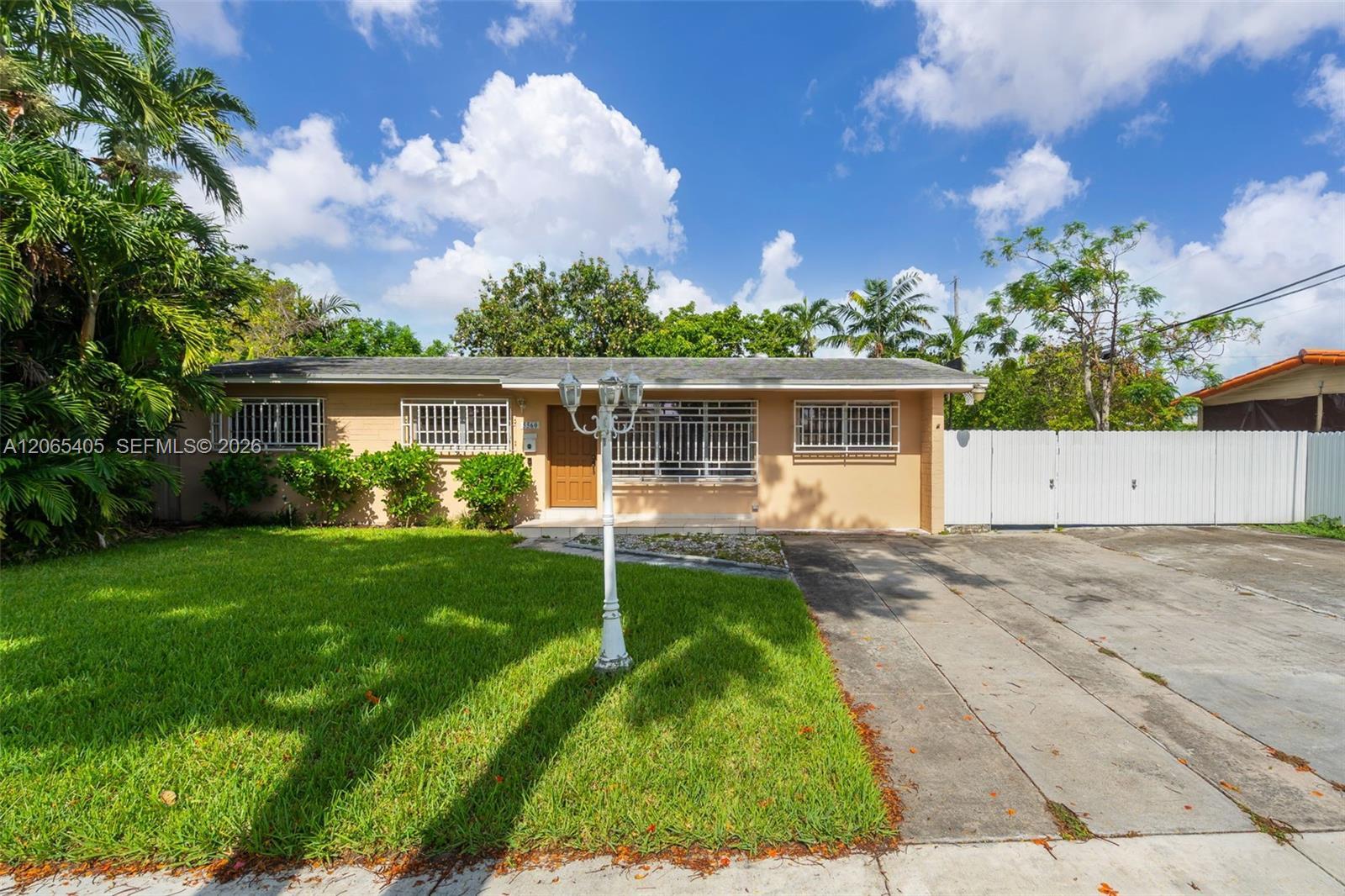 5560 W 6th Ave, Hialeah FL 33012 photo 2