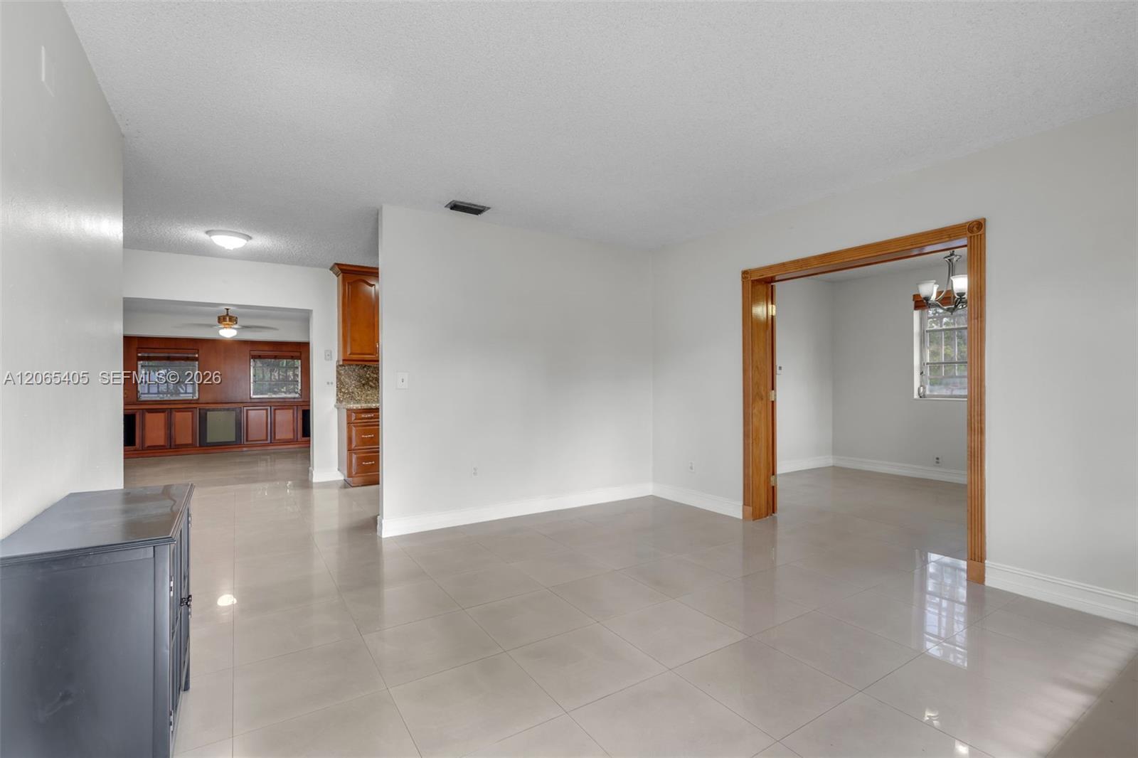 5560 W 6th Ave, Hialeah FL 33012 photo 4