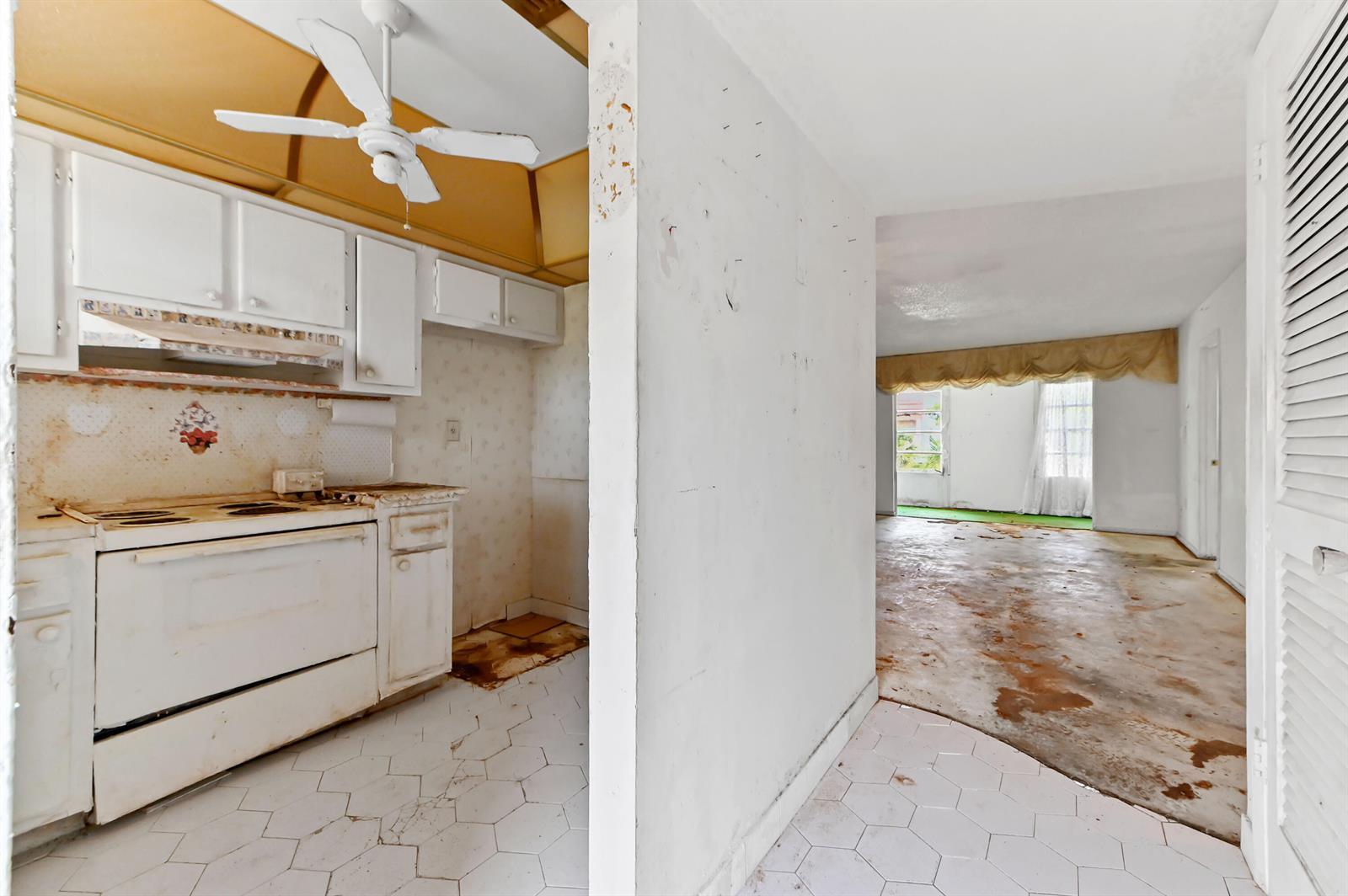 3091 E Sunrise Lakes Drive # 302, Sunrise FL 33322 photo 2