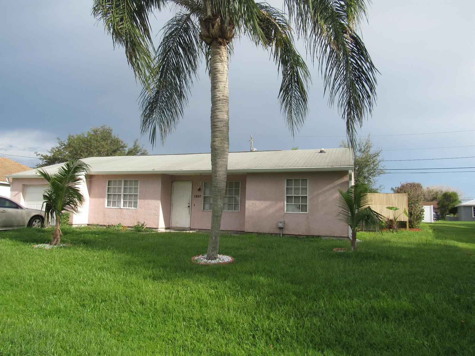 2557 SE ROBIN Circle, Port St. Lucie FL 34952