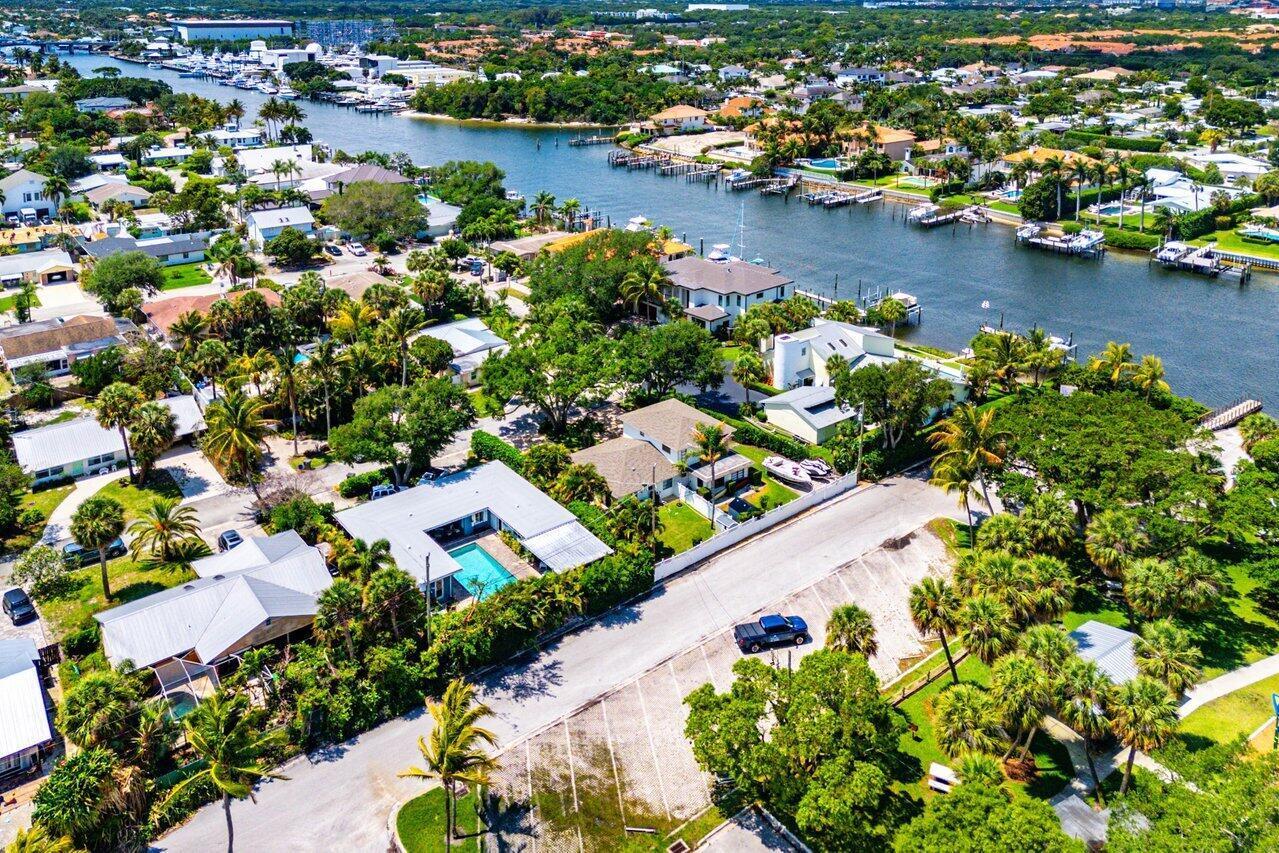 2103 N Palm Circle, North Palm Beach FL 33408 photo 2