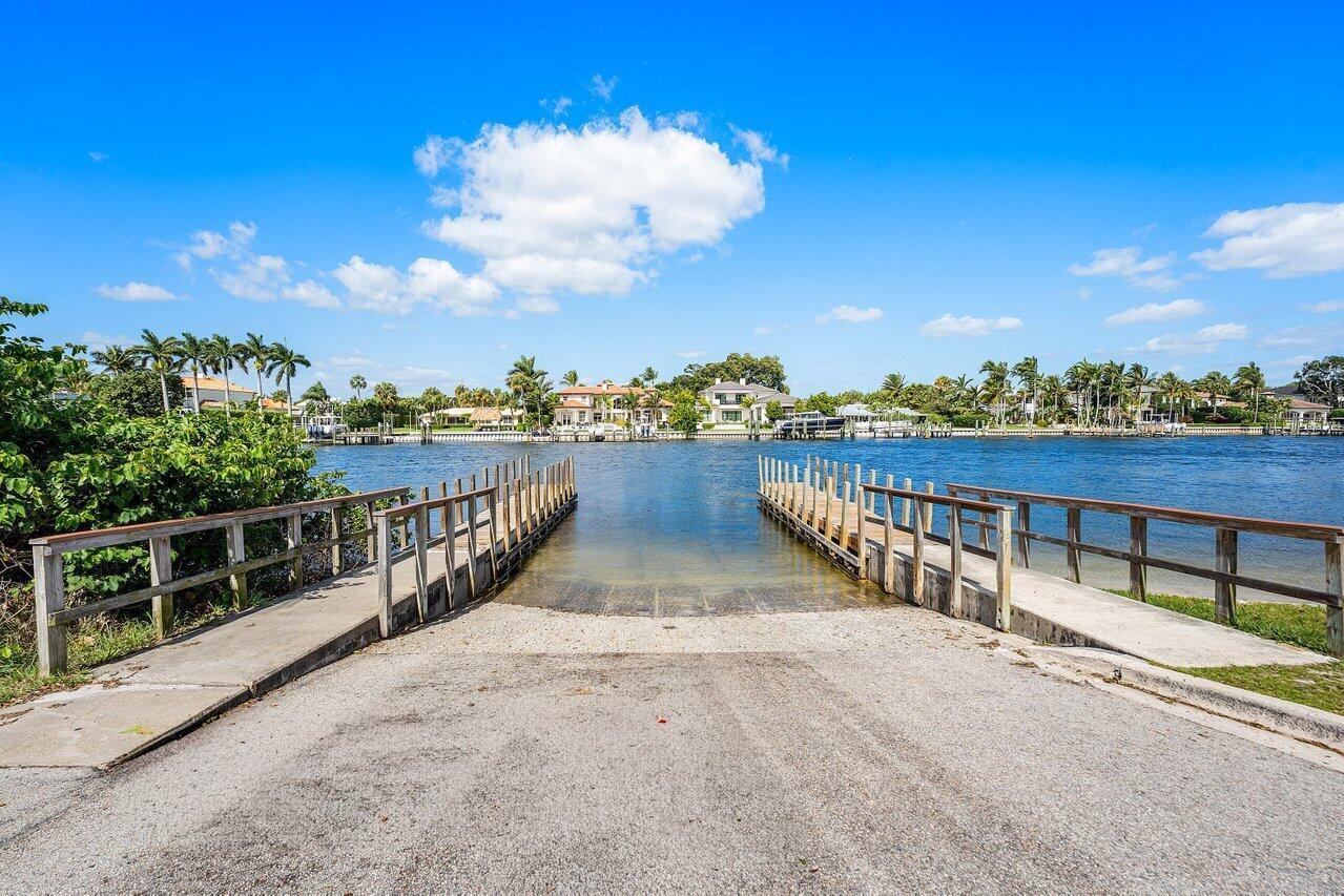 2103 N Palm Circle, North Palm Beach FL 33408 photo 3