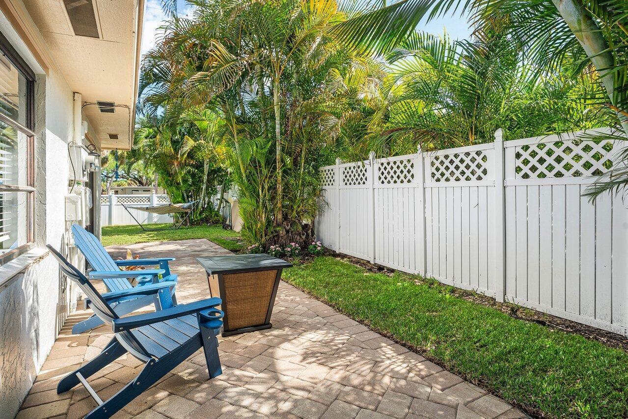 2103 N Palm Circle, North Palm Beach FL 33408 photo 4