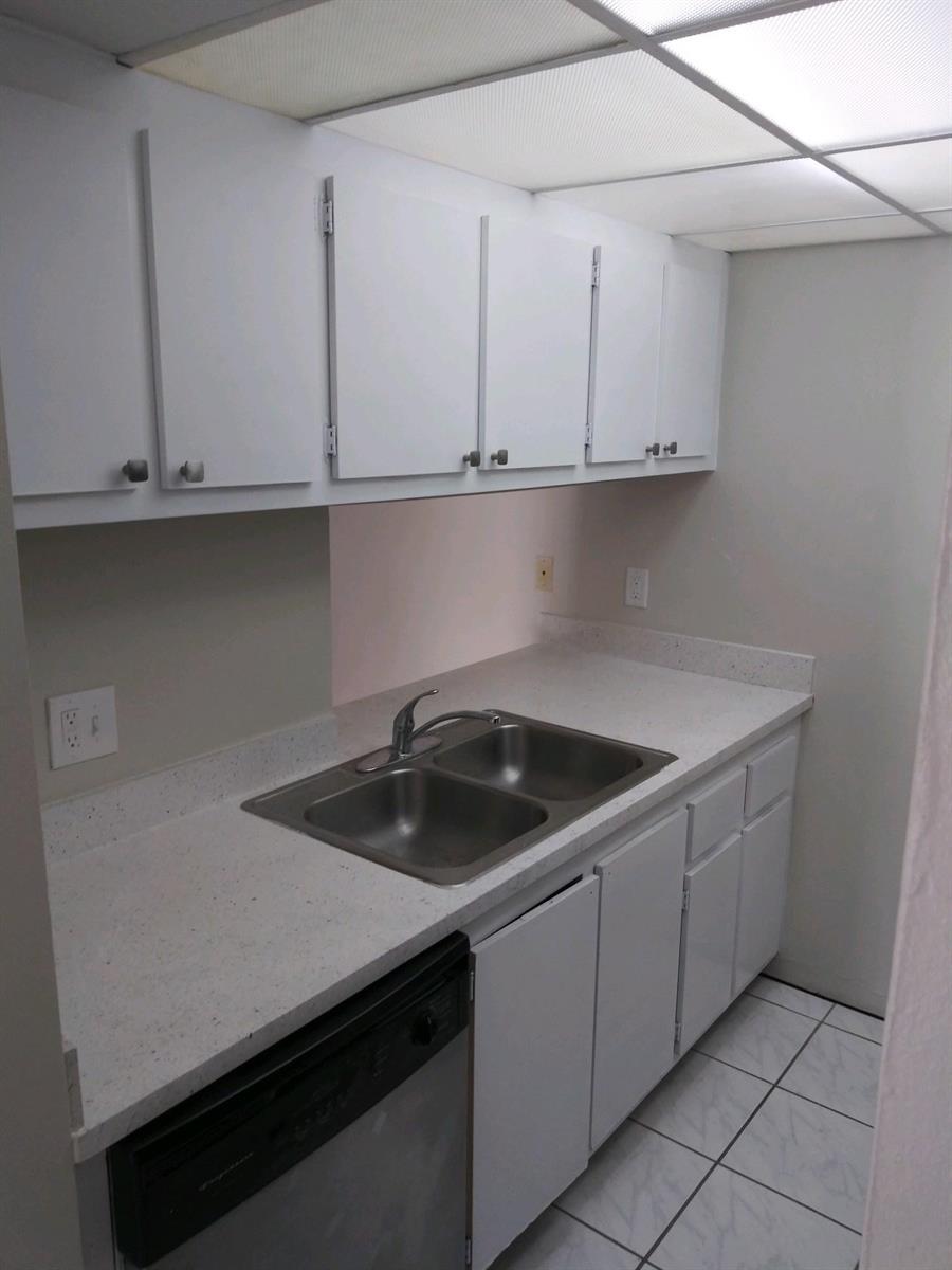 1846 Abbey Road # 104, West Palm Beach FL 33415 photo 4