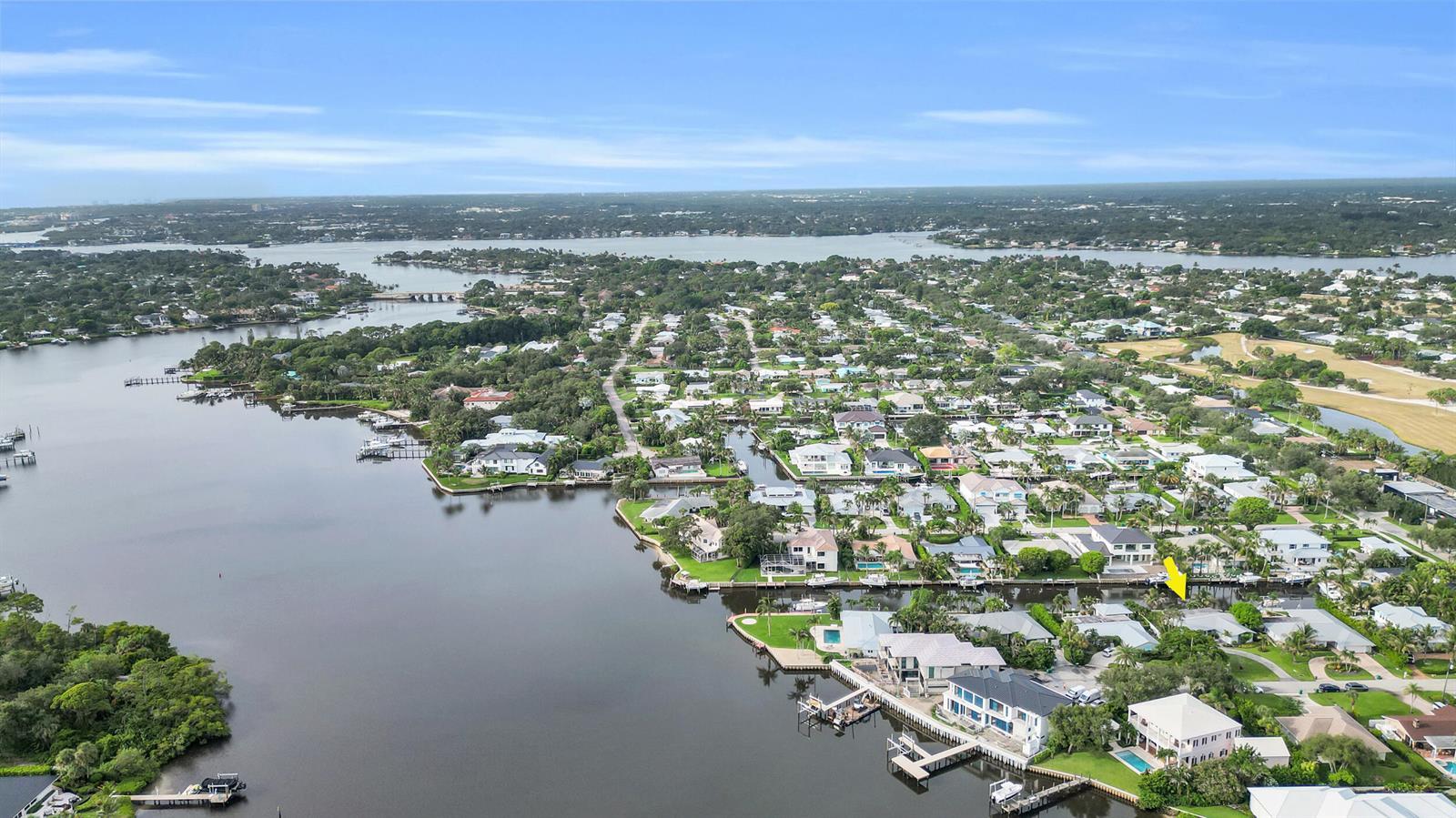 16 Country Club Circle, Tequesta FL 33469 photo 4