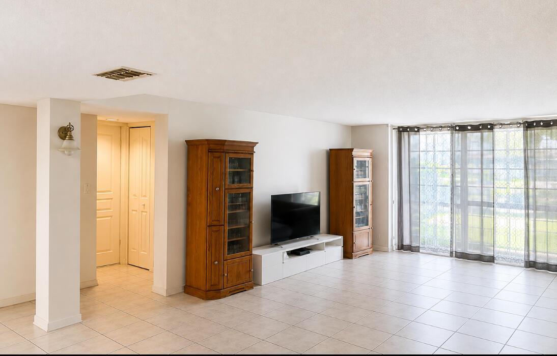 3740 INVERRARY Drive # 1E, Lauderhill FL 33319 photo 5
