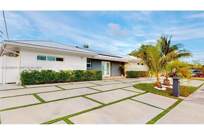2335 NE 194th St, Miami FL 33180 photo 2