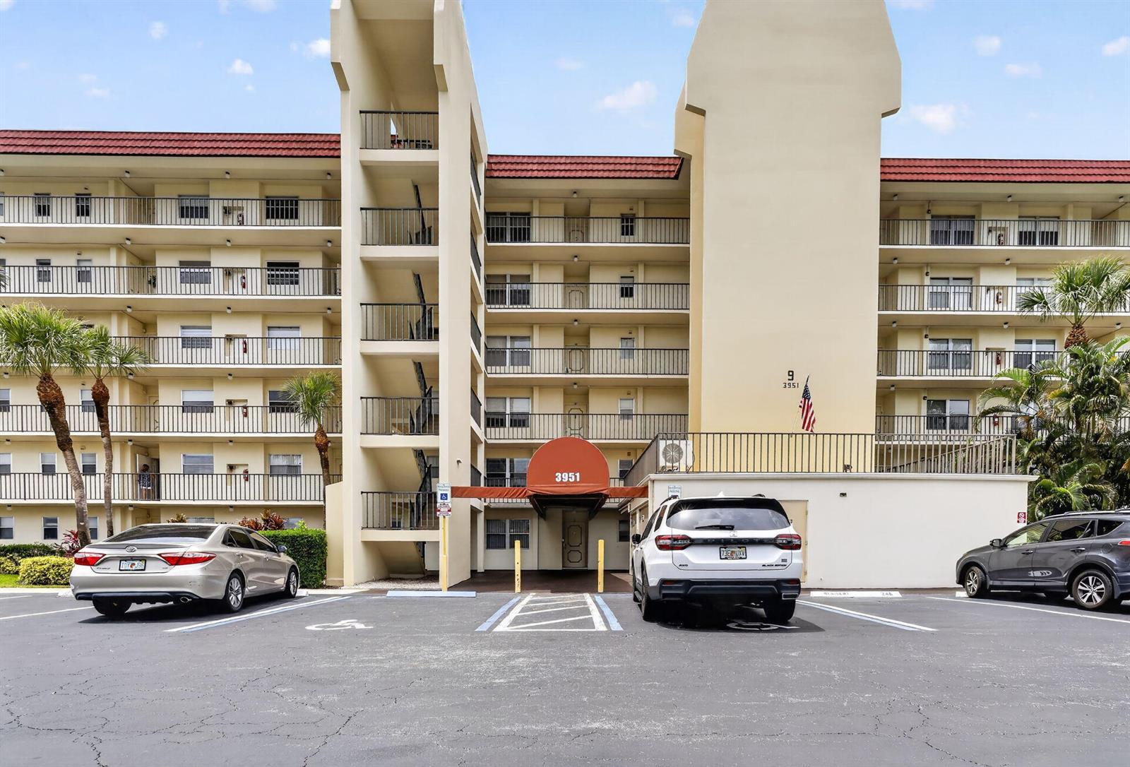 3951 Via Poinciana # 209, Lake Worth FL 33467
