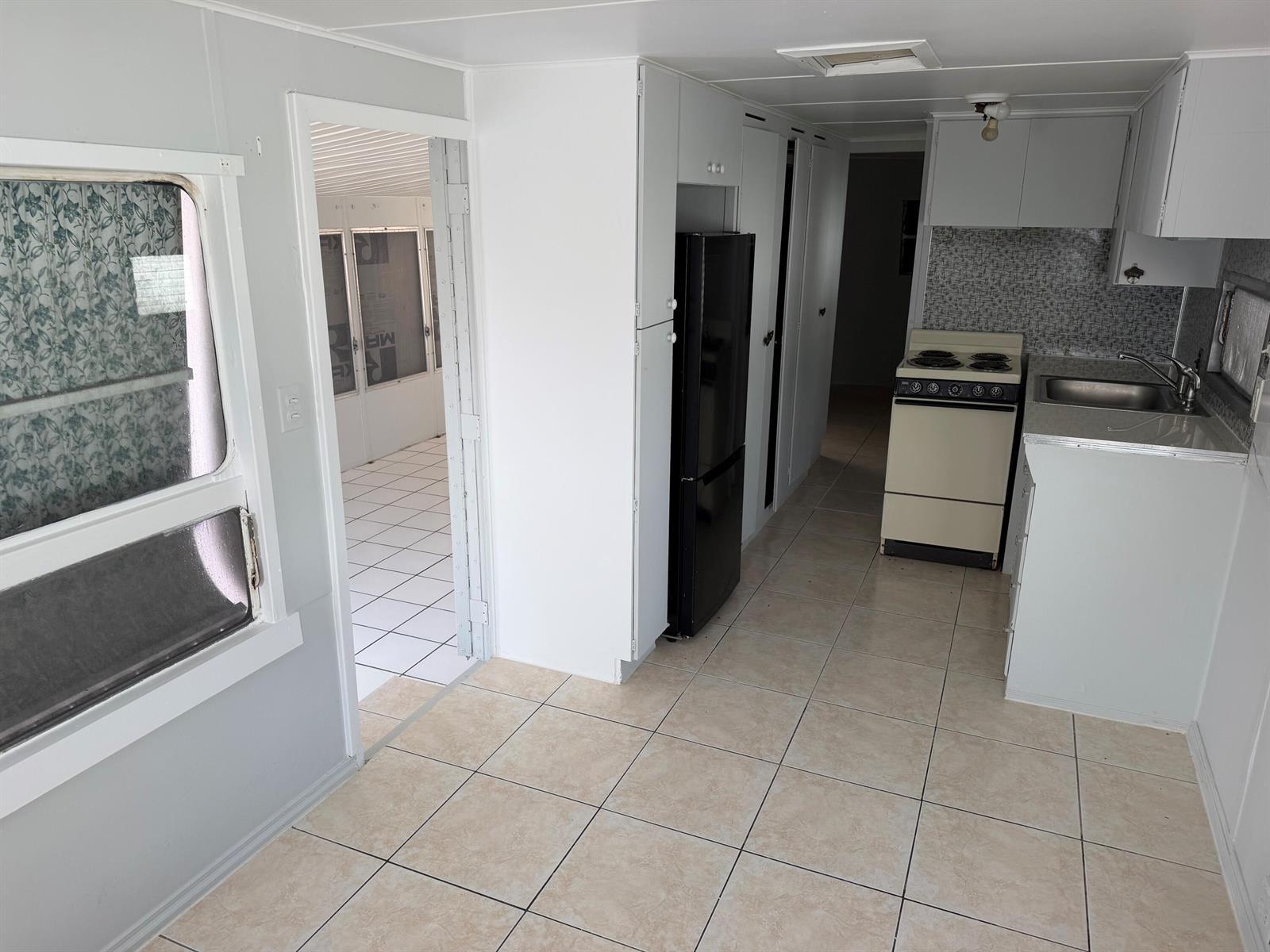 821 SW 1ST Court, Hallandale Beach FL 33009 photo 5
