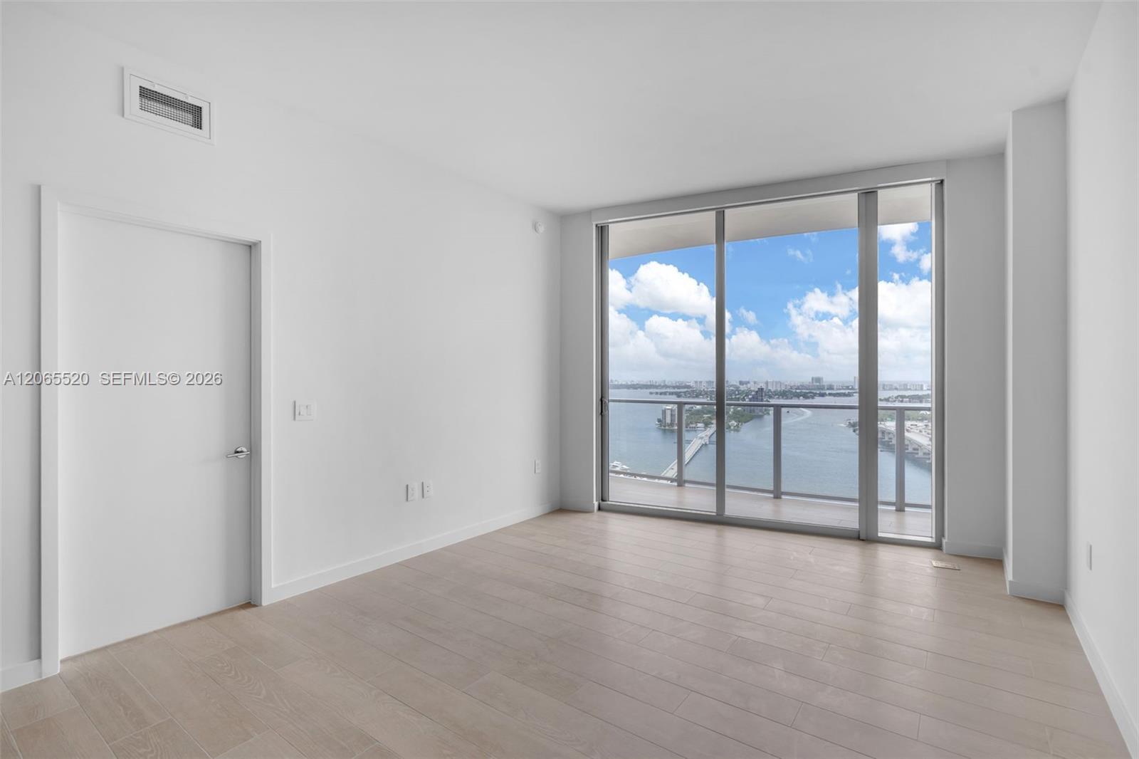 1400 Biscayne Blvd # 2905, Miami FL 33132 photo 2