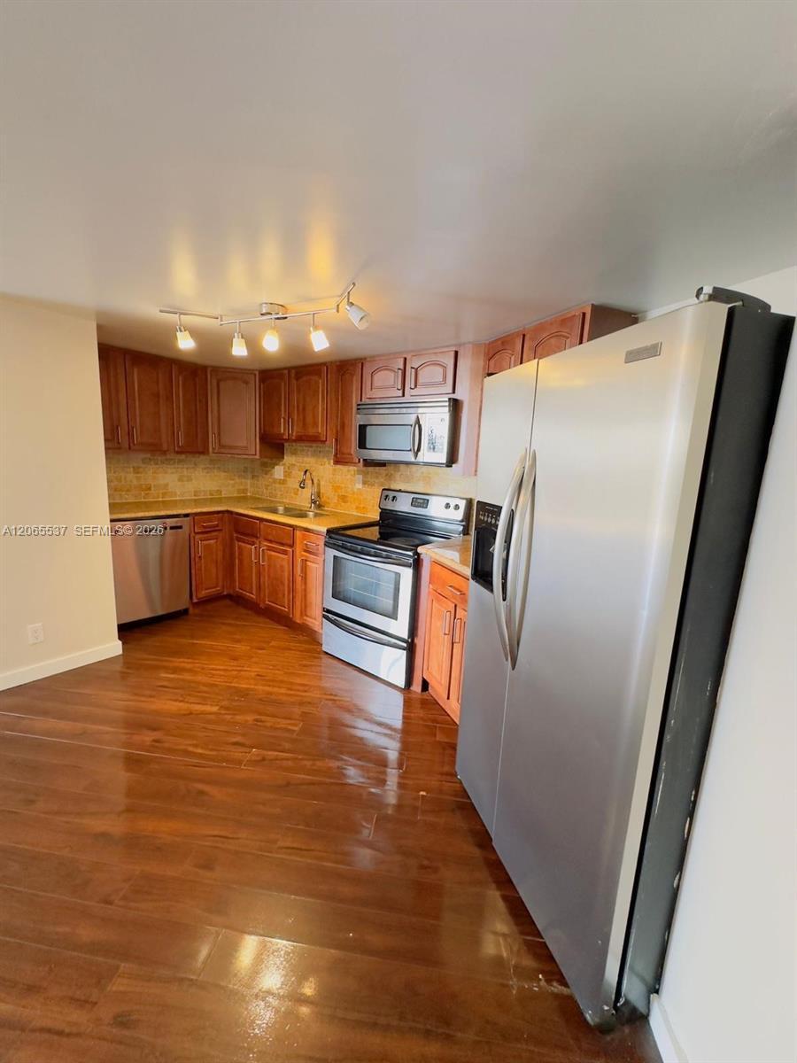 800 Parkview Dr # 611, Hallandale Beach FL 33009