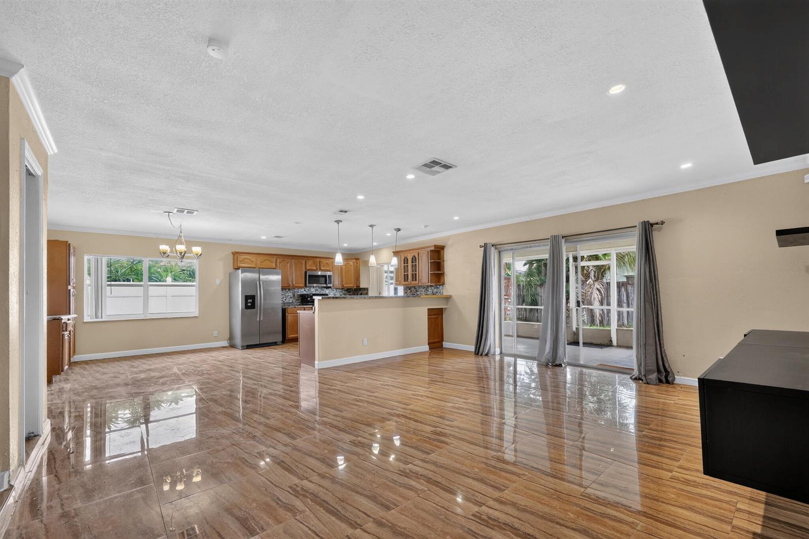 8208 NW 75TH Avenue, Tamarac FL 33321 photo 5