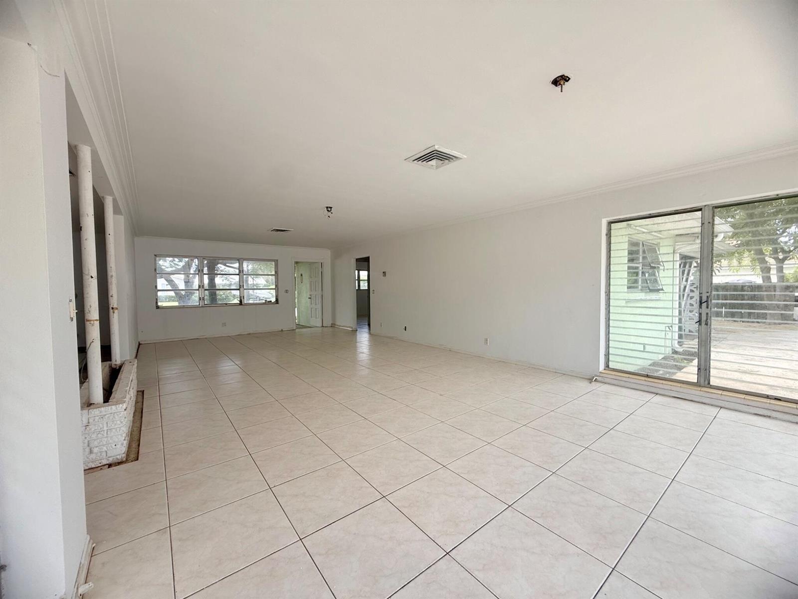 1281 MORSE Boulevard, Singer Island FL 33404 photo 2