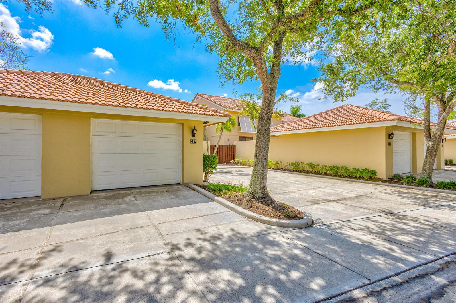 227 OLD MEADOW Way, Palm Beach Gardens FL 33418 photo 3
