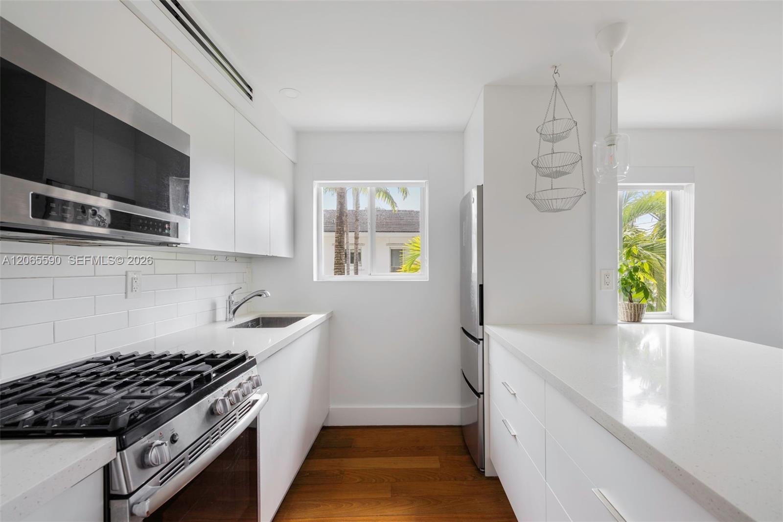 741 6th St, Miami Beach FL 33139 photo 2