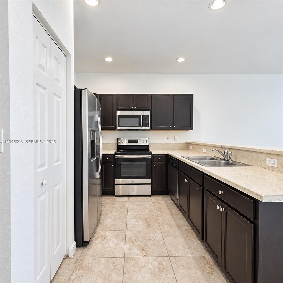 413 SE 32nd Ter # 413, Homestead FL 33033 photo 4