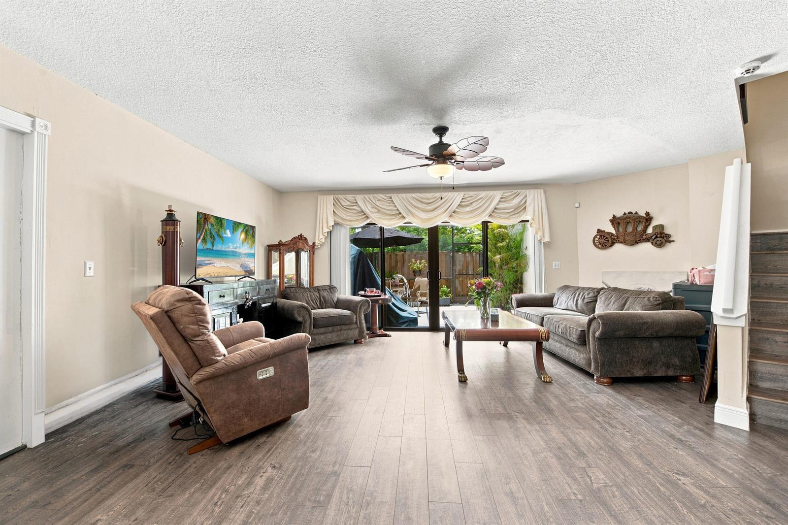 126 WEYBRIDGE Circle # B, Royal Palm Beach FL 33411 photo 3