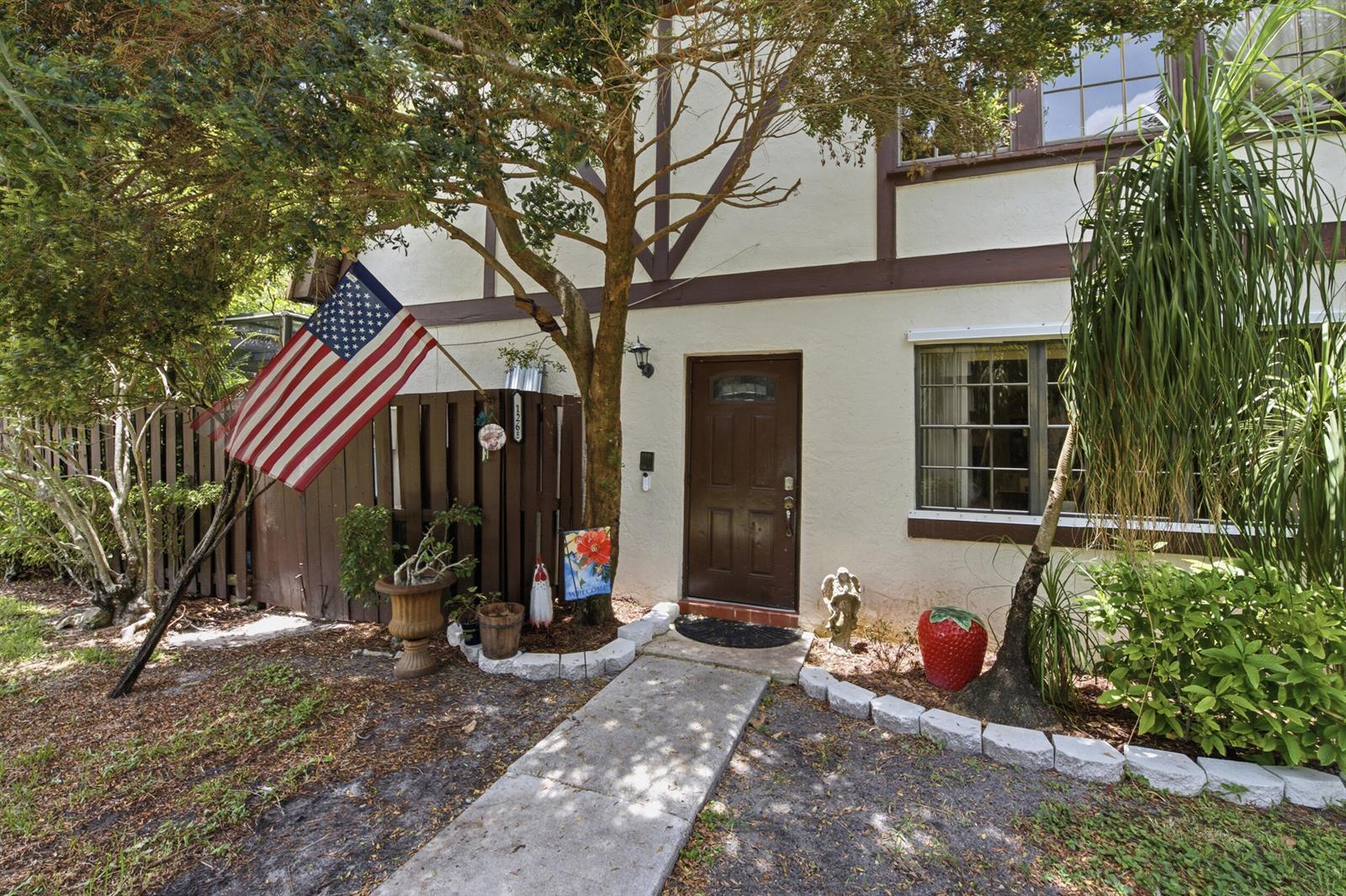 126 WEYBRIDGE Circle # B, Royal Palm Beach FL 33411