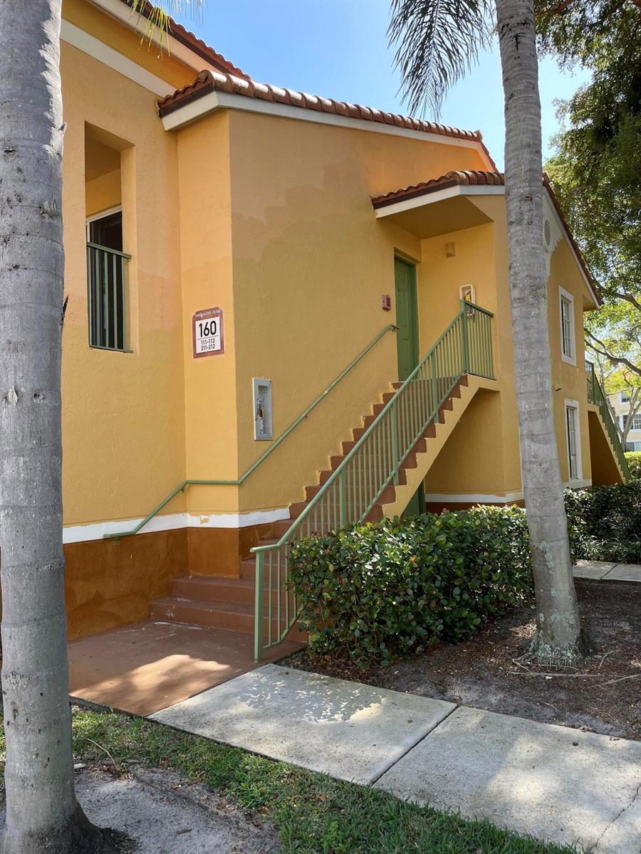 160 YACHT CLUB Way # 211, Hypoluxo FL 33462 photo 3