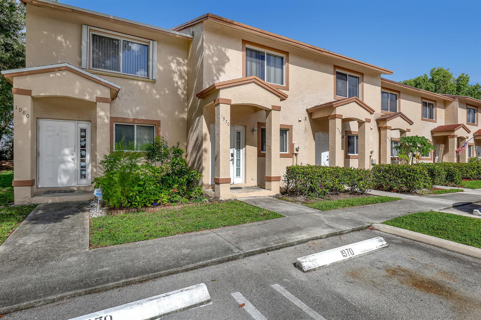 1970 LAKEVIEW Drive W, Royal Palm Beach FL 33411 photo 2