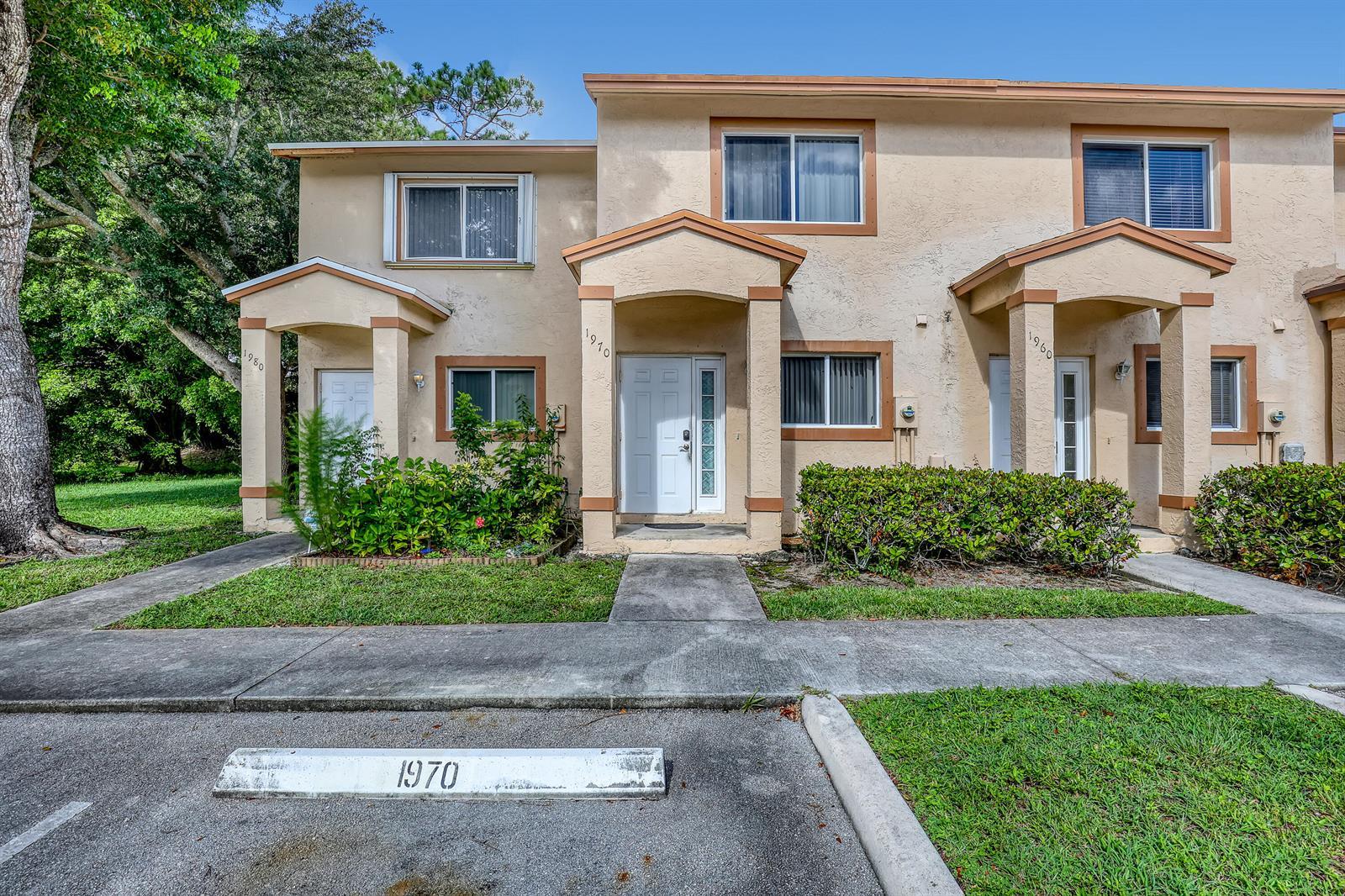 1970 LAKEVIEW Drive W, Royal Palm Beach FL 33411 photo 3