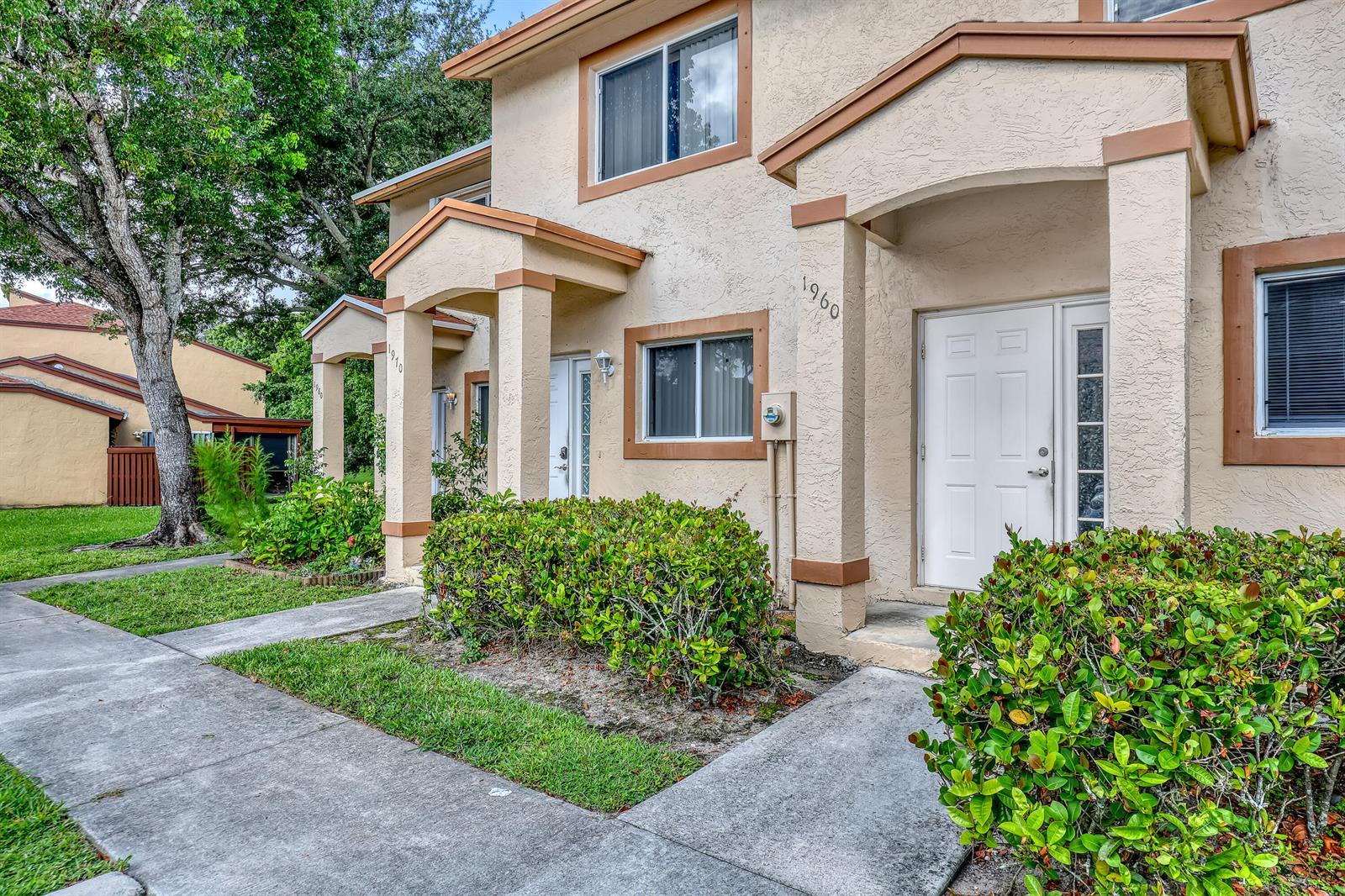 1970 LAKEVIEW Drive W, Royal Palm Beach FL 33411 photo 4