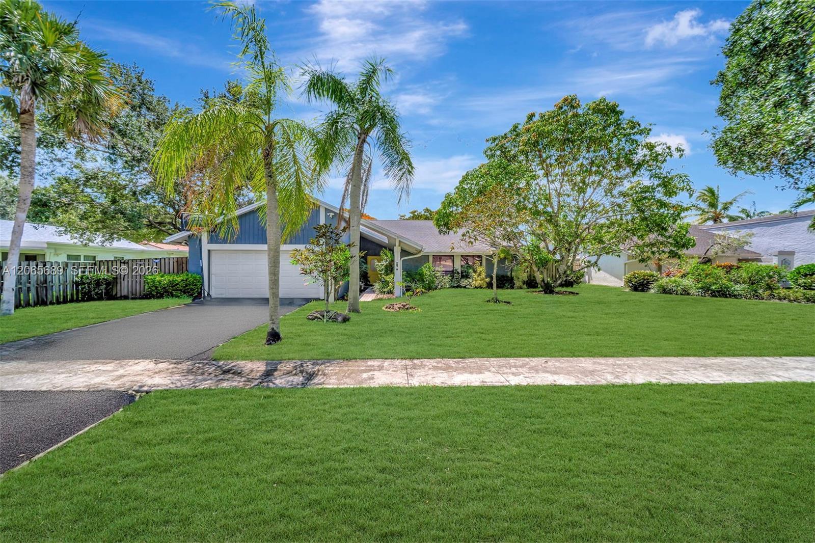 620 E Plantation Cir, Plantation FL 33324