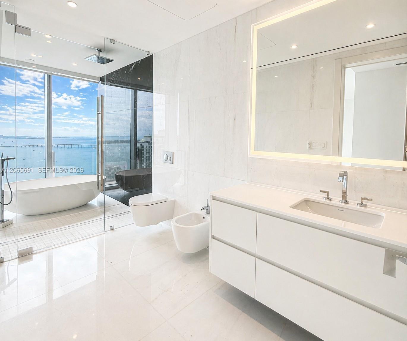 300 Biscayne Boulevard Way # 4201E, Miami FL 33131 photo 5