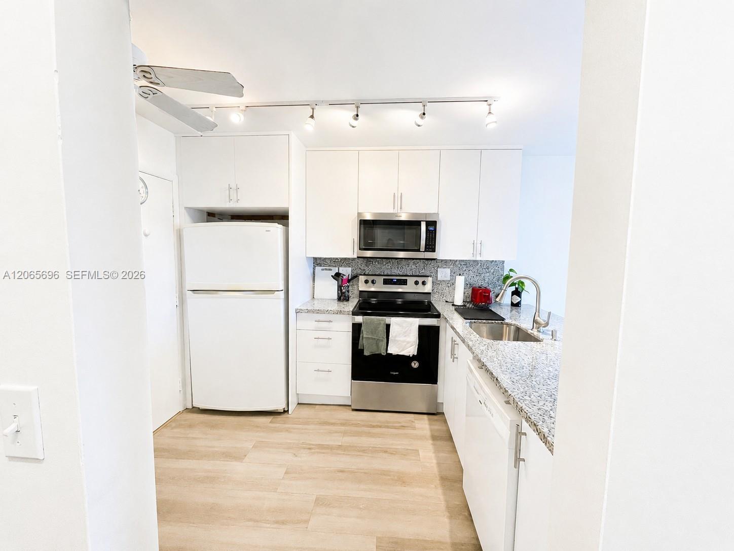 8233 Harding Ave # 703, Miami Beach FL 33141 photo 2