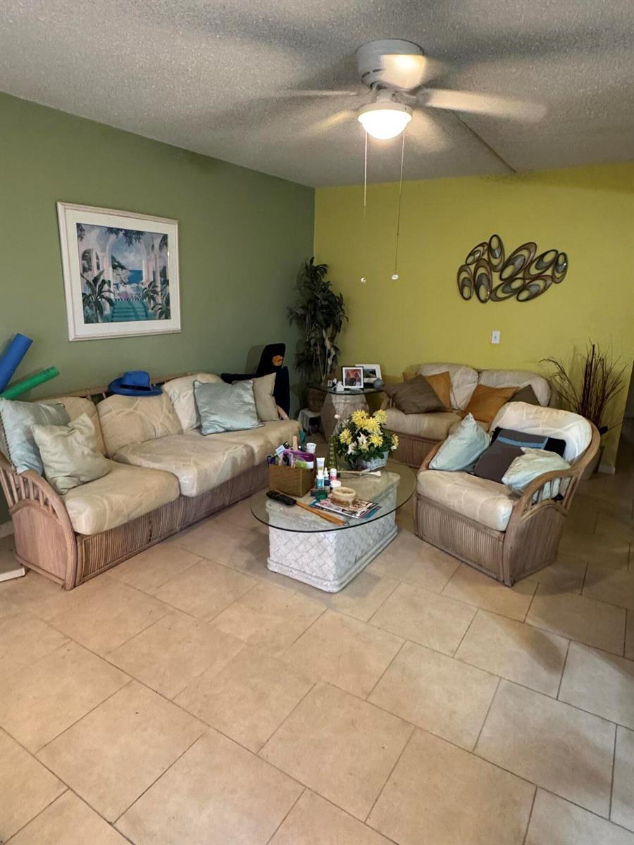 90 WINDSOR E, West Palm Beach FL 33417 photo 2