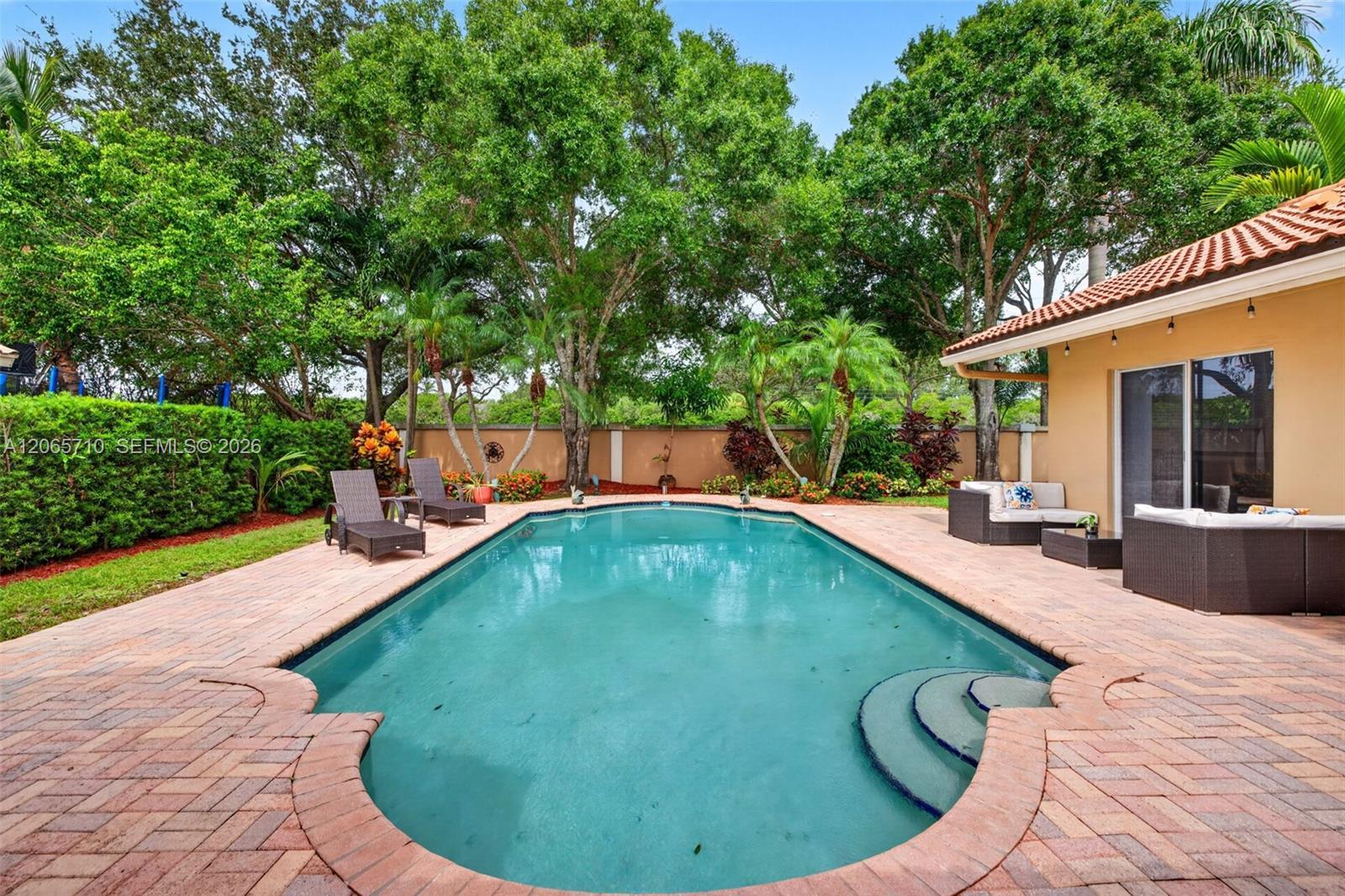 581 NW 110th Ave, Plantation FL 33324 photo 2