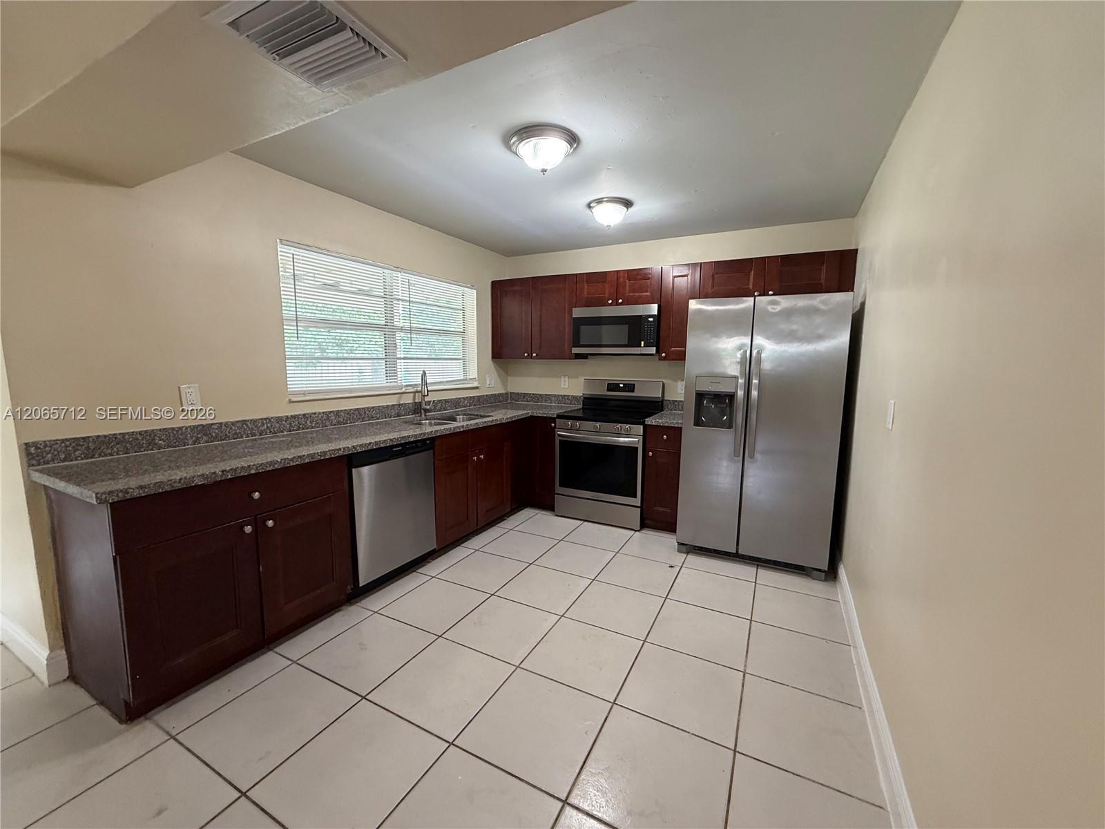 3070 SE 1st Pl, Boynton Beach FL 33435 photo 2