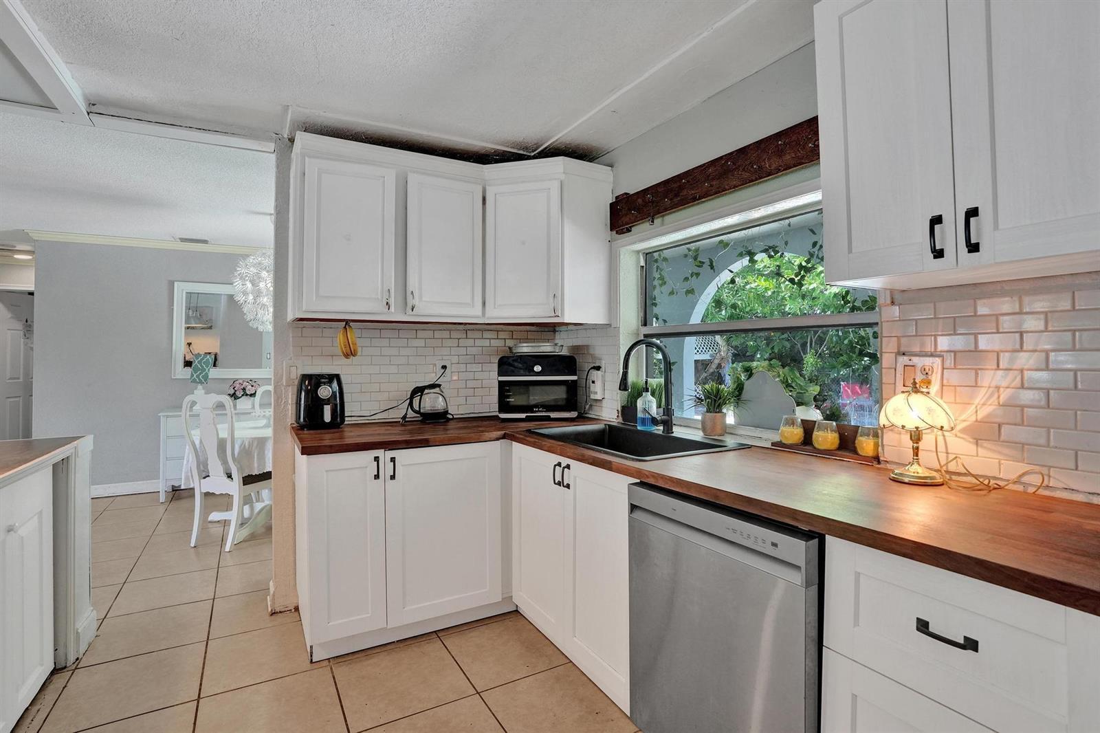 2161 NW 84TH Way, Sunrise FL 33322 photo 5